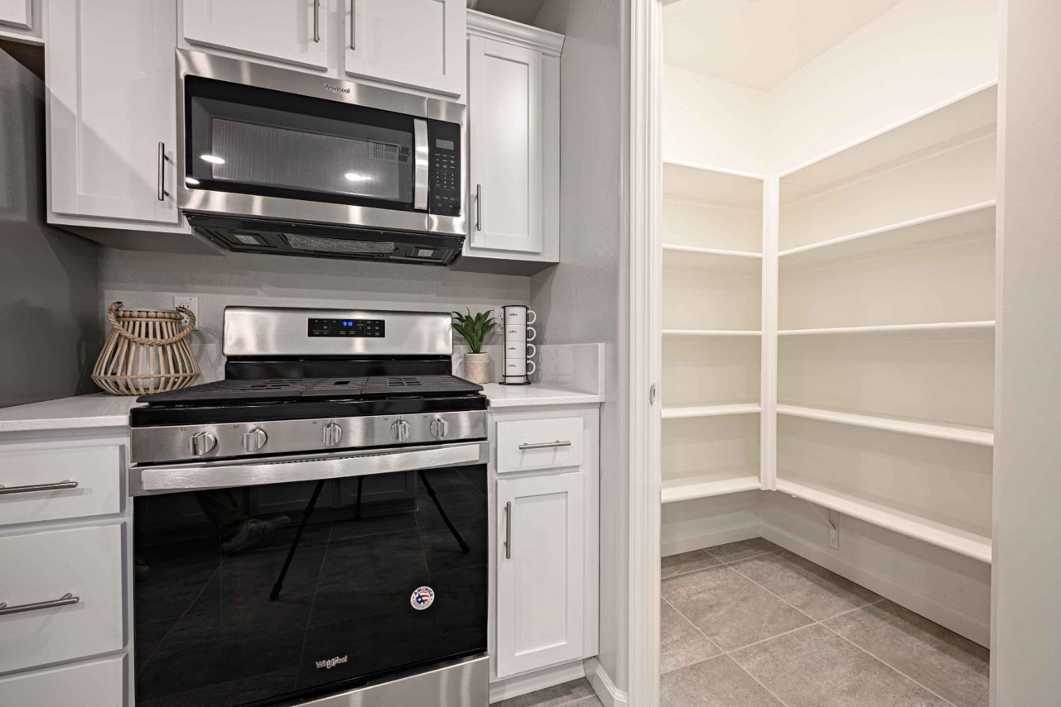 Detail Gallery Image 5 of 18 For 4075 Cinnabar Ct #115 L,  Merced,  CA 95348 - 4 Beds | 3 Baths