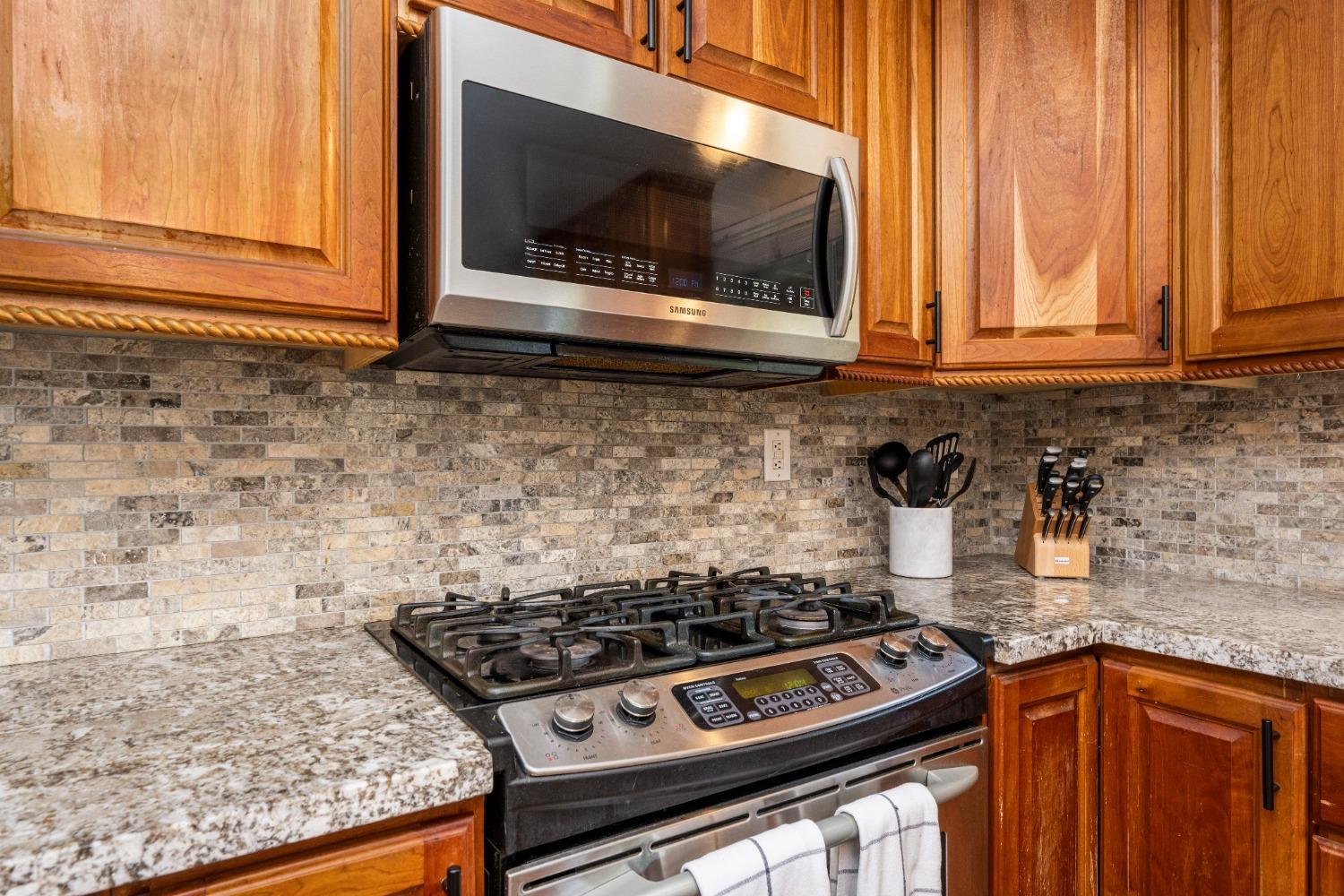 Detail Gallery Image 17 of 42 For 2106 Cargill Way, Roseville,  CA 95747 - 4 Beds | 2/1 Baths