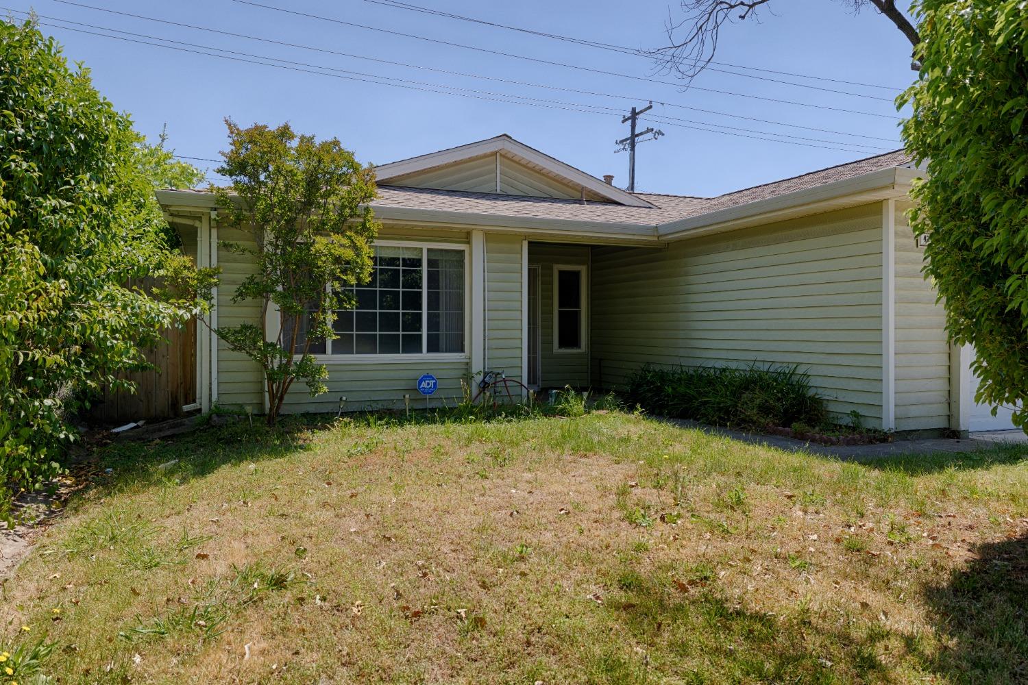 Detail Gallery Image 3 of 28 For 4246 Galbrath Dr, North Highlands,  CA 95660 - 4 Beds | 2 Baths