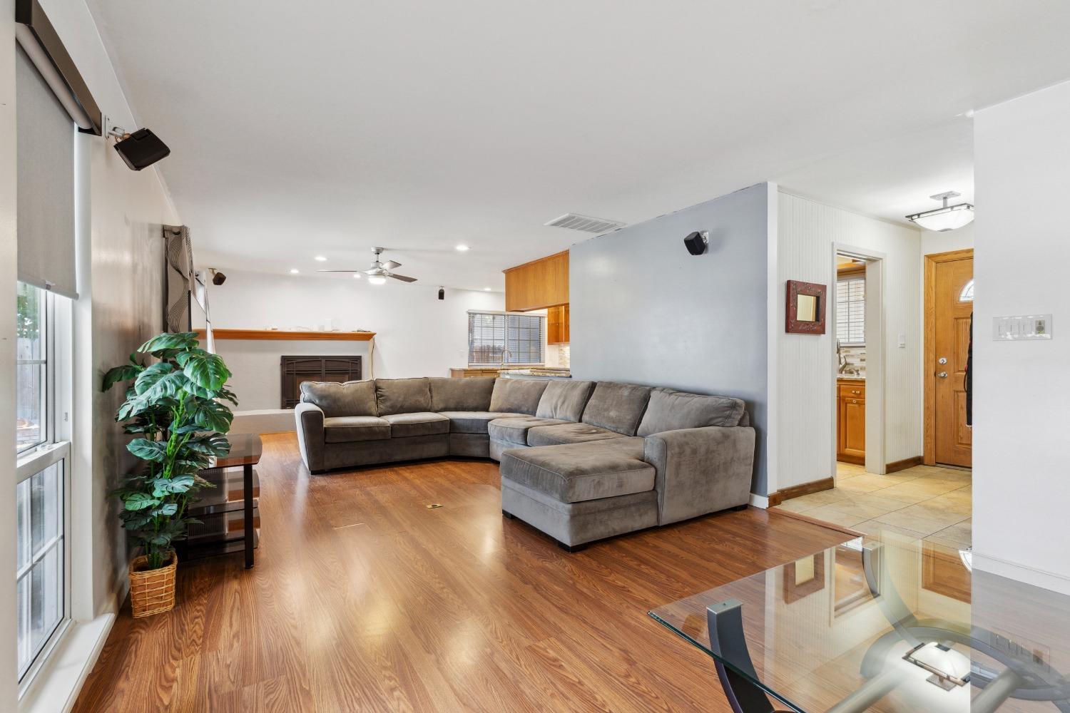 Detail Gallery Image 5 of 34 For 2621 Casita Dr, Modesto,  CA 95355 - 3 Beds | 2 Baths