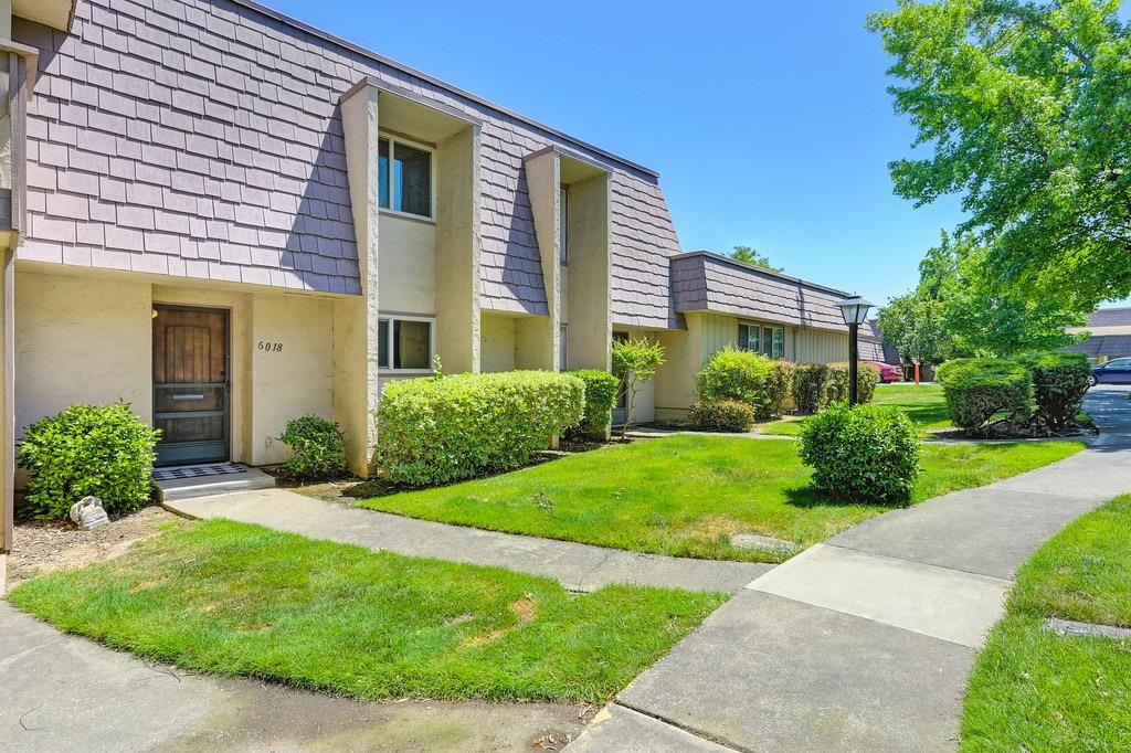 Detail Gallery Image 2 of 32 For 6018 via Casitas, Carmichael,  CA 95608 - 2 Beds | 1 Baths