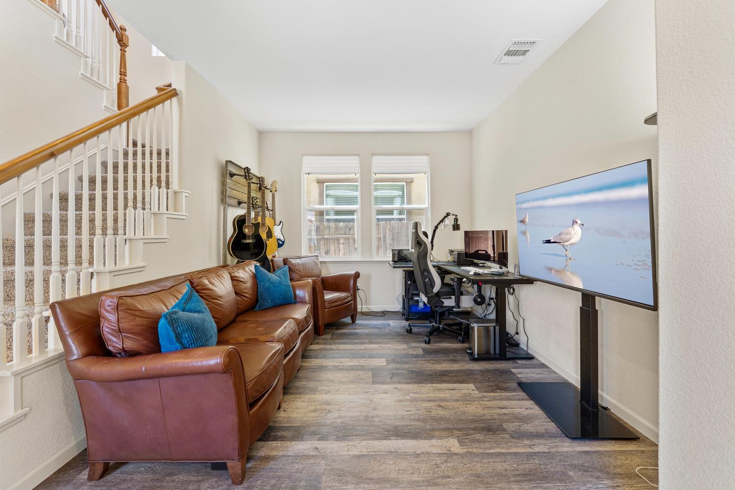 Detail Gallery Image 11 of 49 For 1869 Mammoth Way, Sacramento,  CA 95834 - 3 Beds | 3 Baths