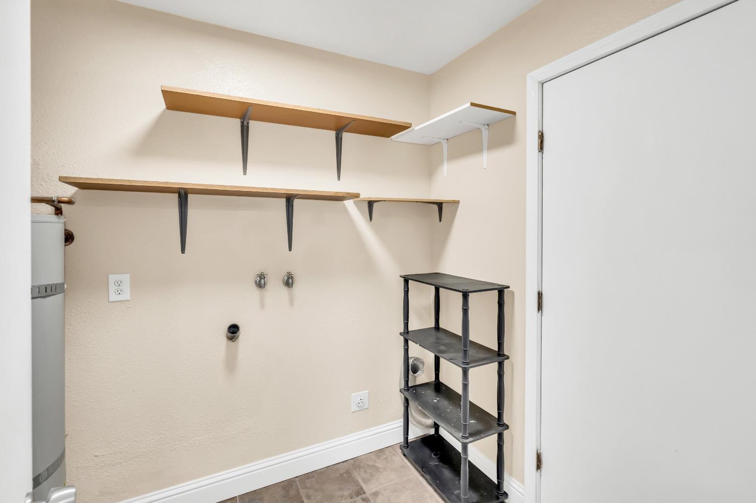 Detail Gallery Image 13 of 45 For 6833 Sandrock Way, Sacramento,  CA 95828 - 4 Beds | 2/1 Baths