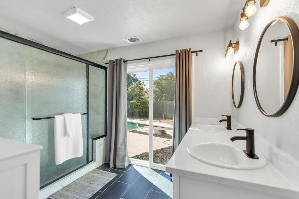 Detail Gallery Image 11 of 19 For 1600 Akron Way, Sacramento,  CA 95822 - 3 Beds | 2 Baths