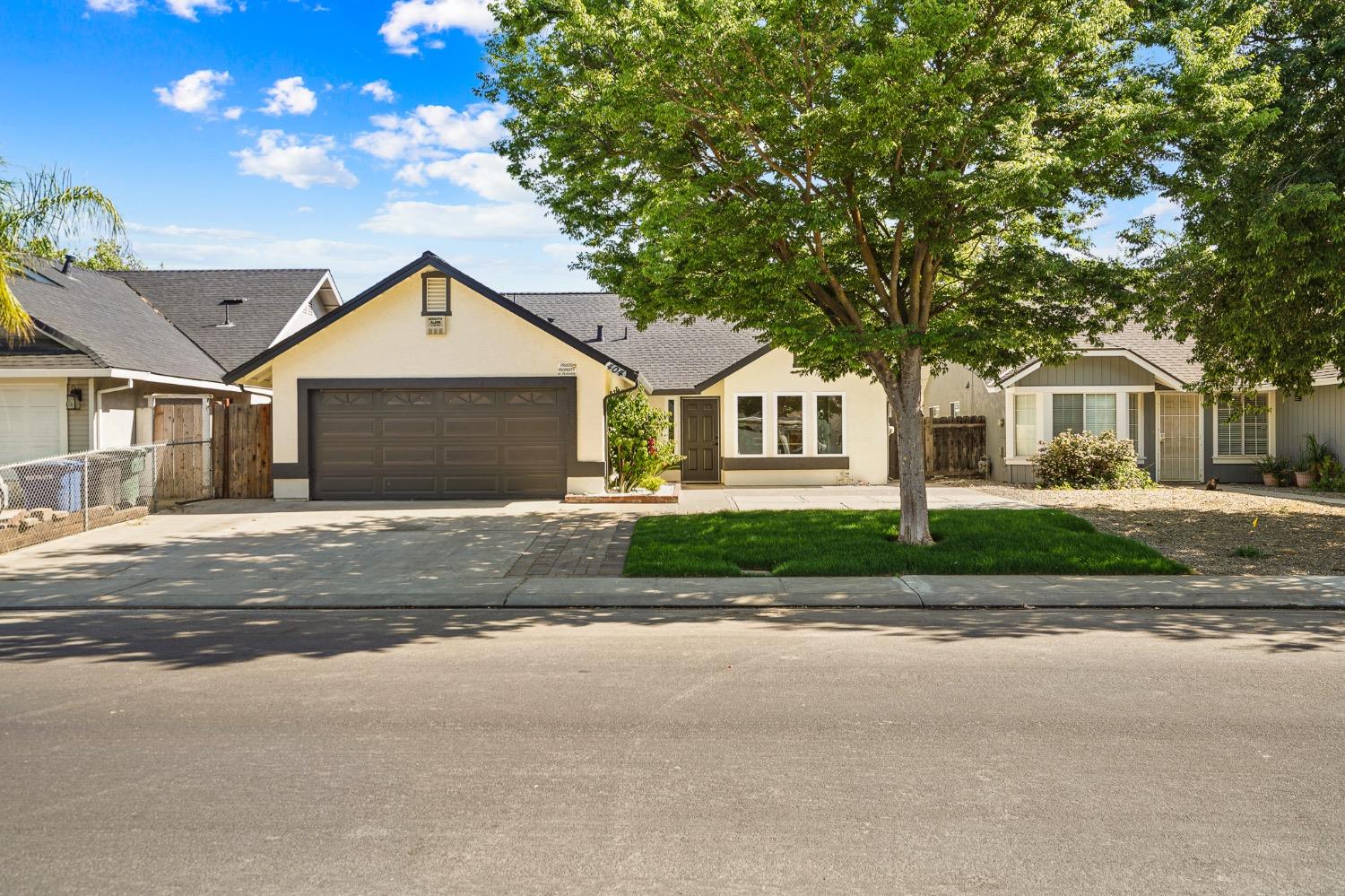 Detail Gallery Image 3 of 39 For 404 Kirbys Mill Dr, Modesto,  CA 95358 - 3 Beds | 2 Baths