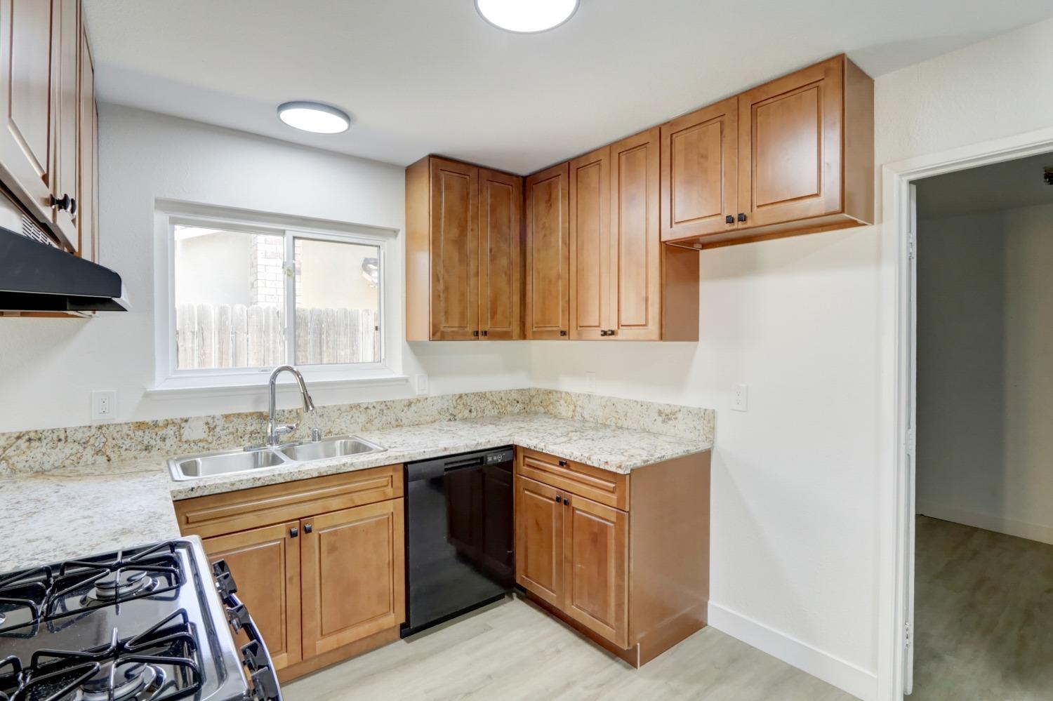 Detail Gallery Image 17 of 41 For 7915 Center Pkwy, Sacramento,  CA 95823 - 3 Beds | 1/1 Baths