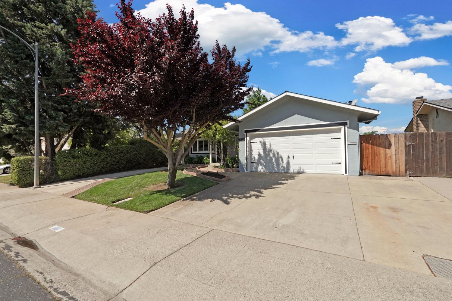 Detail Gallery Image 4 of 43 For 627 Tahoe Dr, Lodi,  CA 95242 - 3 Beds | 2 Baths