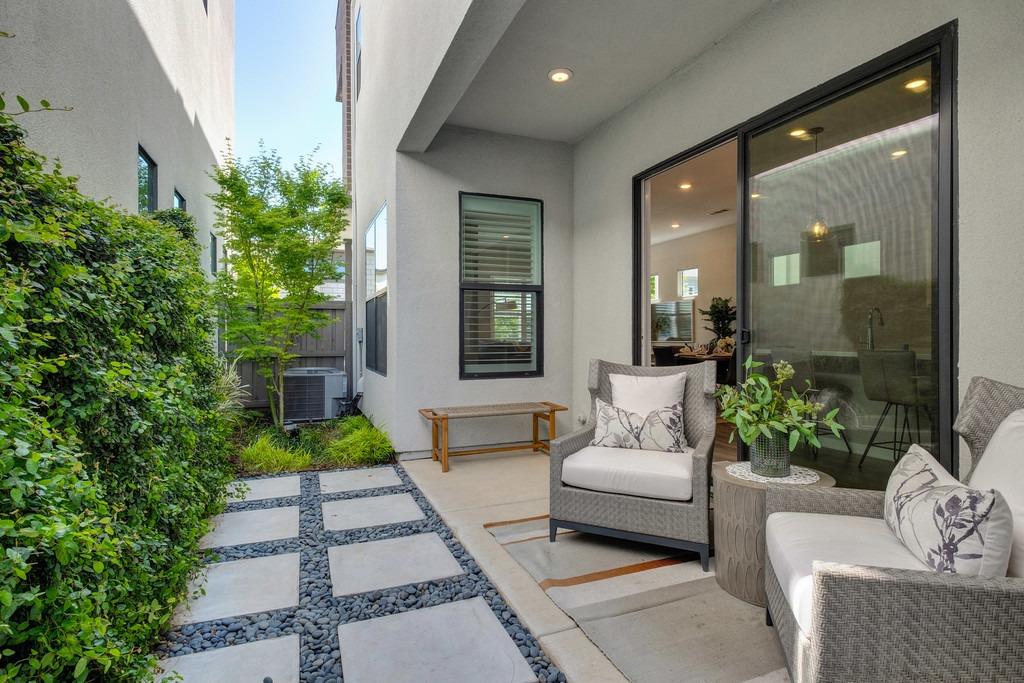 Detail Gallery Image 48 of 89 For 142 Fonseca St, Sacramento,  CA 95816 - 3 Beds | 3/1 Baths