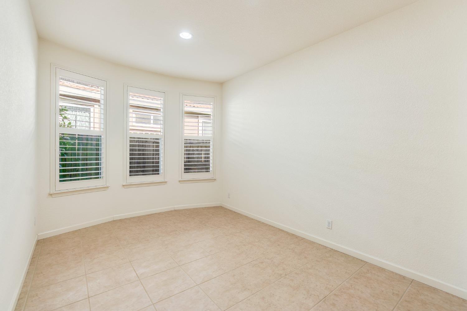 Detail Gallery Image 28 of 77 For 2080 Maximillian Ct, Los Banos,  CA 93635 - 4 Beds | 2/1 Baths