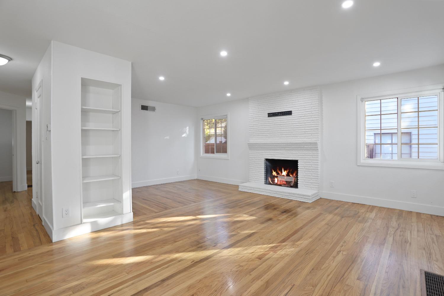 Detail Gallery Image 3 of 13 For 2317 W Harding, Stockton,  CA 95203 - 3 Beds | 2 Baths