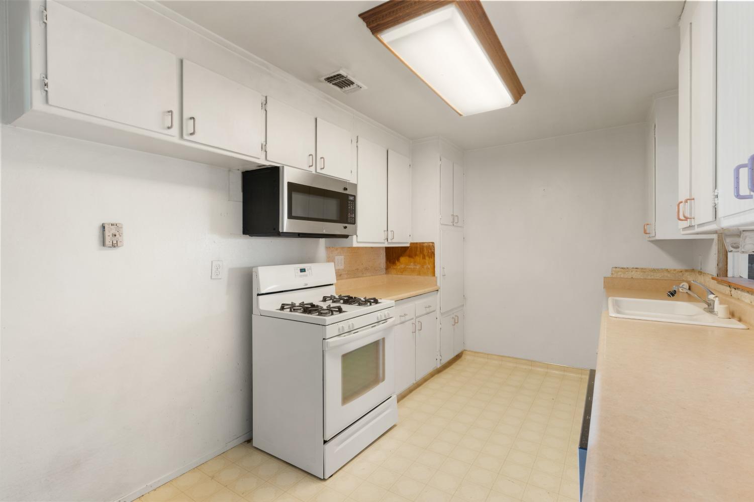 Detail Gallery Image 13 of 35 For 1021 Q St, Rio Linda,  CA 95673 - 3 Beds | 2 Baths