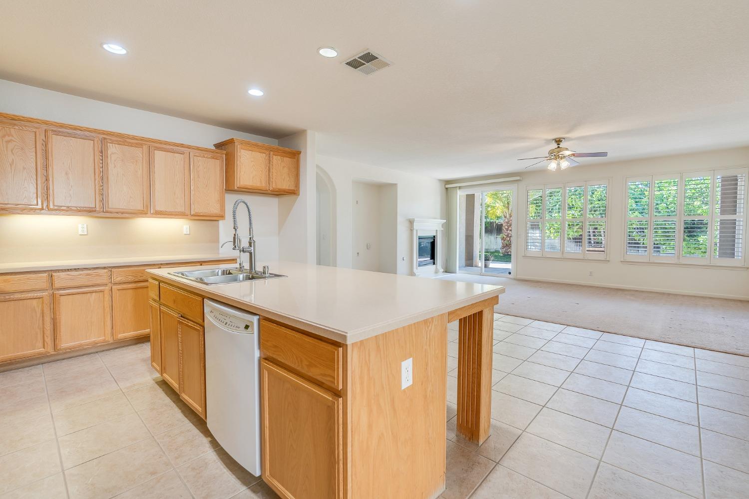 Detail Gallery Image 14 of 77 For 2080 Maximillian Ct, Los Banos,  CA 93635 - 4 Beds | 2/1 Baths