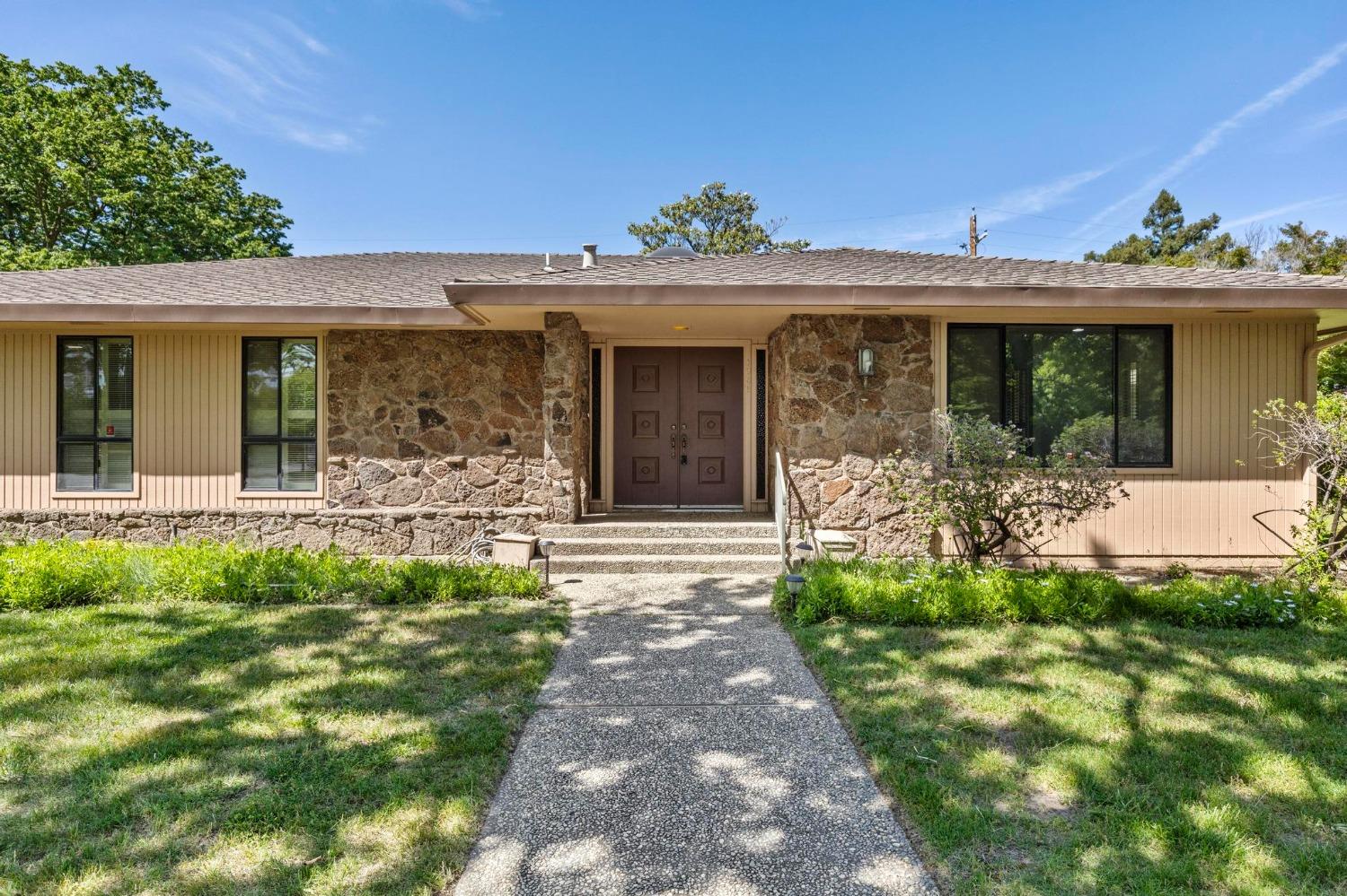 Detail Gallery Image 4 of 42 For 1056 Parkhill St, Colusa,  CA 95932 - 4 Beds | 2/1 Baths