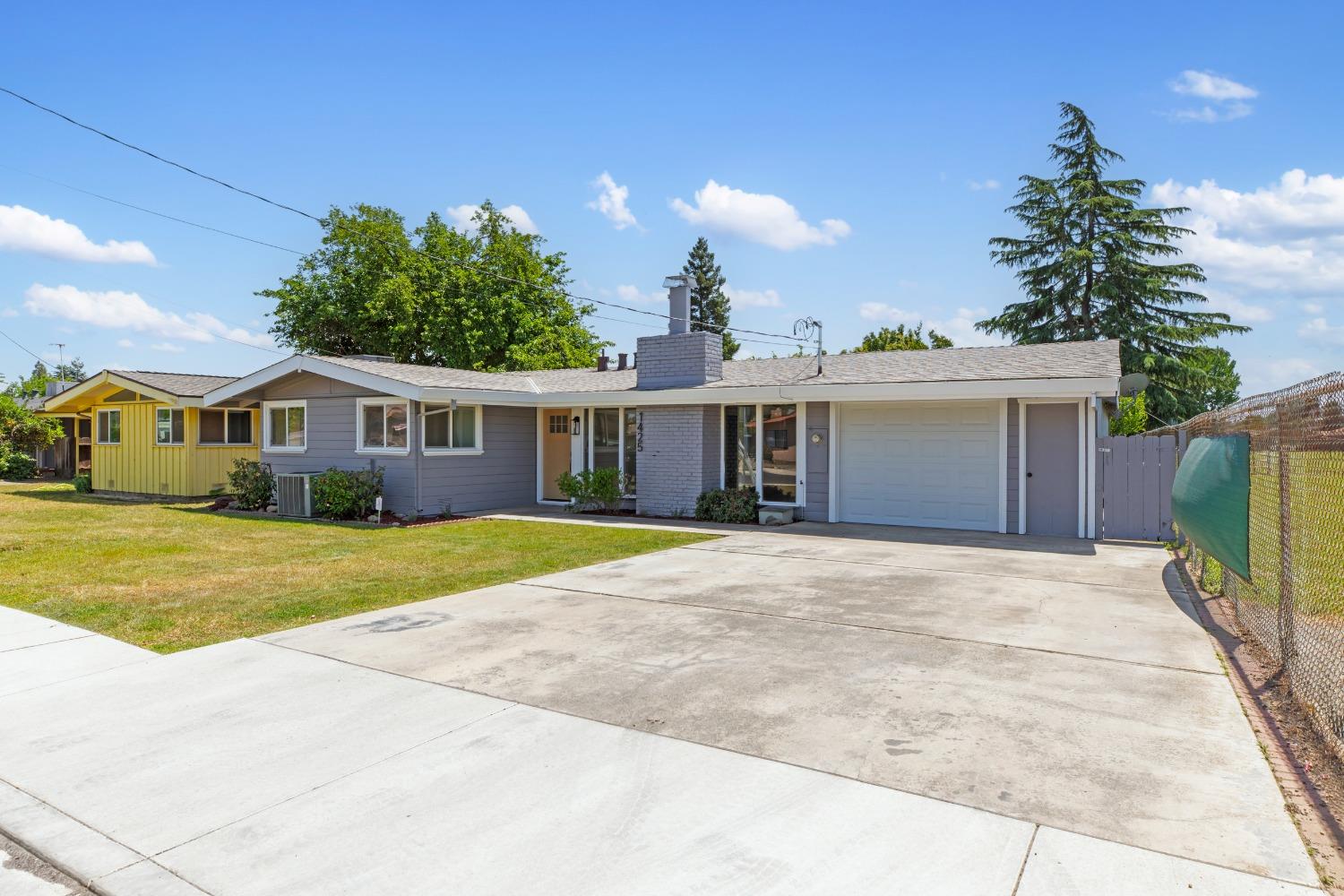 Detail Gallery Image 2 of 44 For 1425 Olive St, Oakdale,  CA 95361 - 3 Beds | 2 Baths