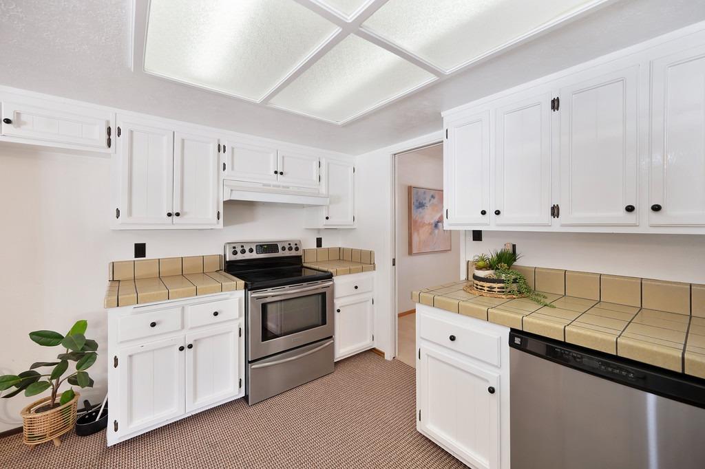Detail Gallery Image 16 of 65 For 7600 Woodland Ln, Fair Oaks,  CA 95628 - 5 Beds | 3 Baths