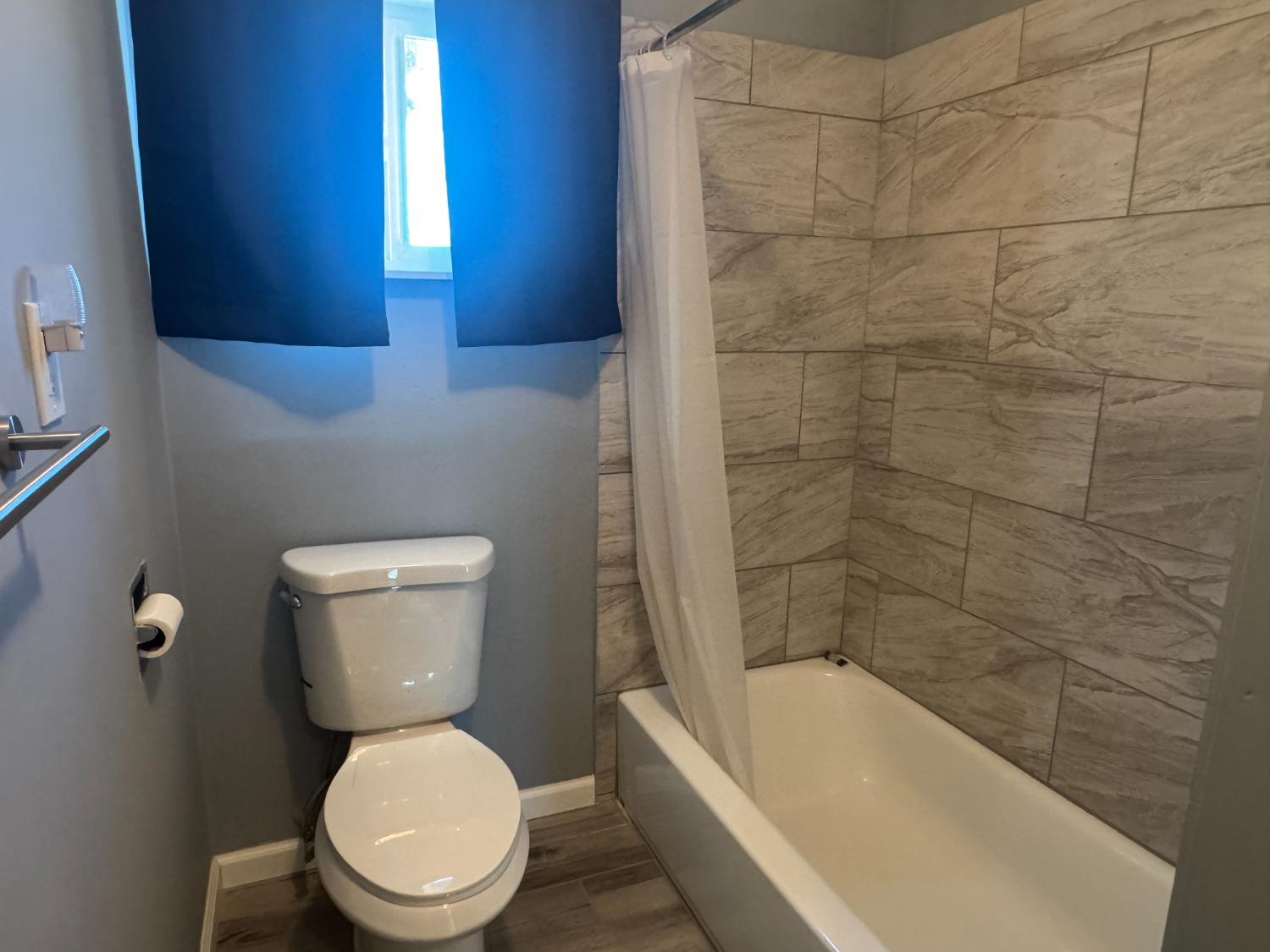 Detail Gallery Image 12 of 22 For 1243 4th St, Los Banos,  CA 93635 - 2 Beds | 1/1 Baths