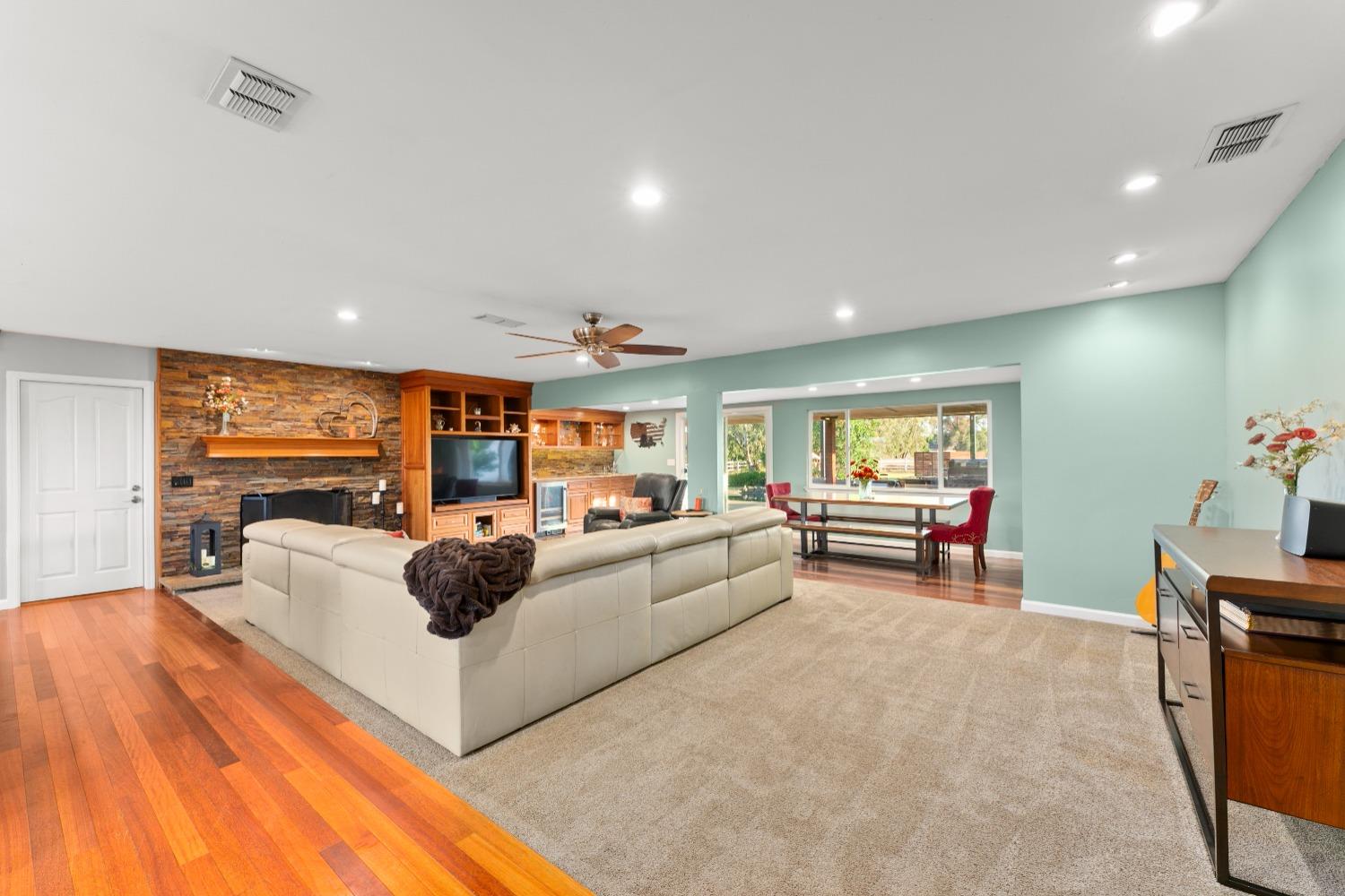 Detail Gallery Image 15 of 99 For 11750 Cresthill Dr, Elk Grove,  CA 95624 - 4 Beds | 2 Baths