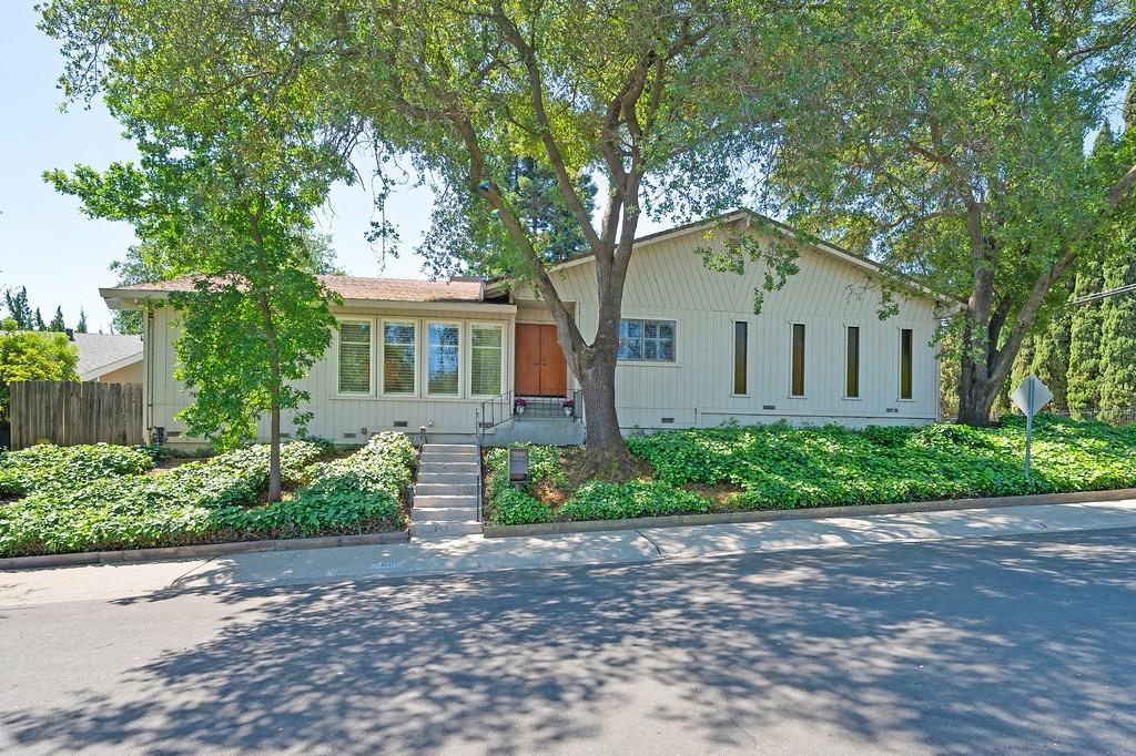 Detail Gallery Image 5 of 65 For 7600 Woodland Ln, Fair Oaks,  CA 95628 - 5 Beds | 3 Baths