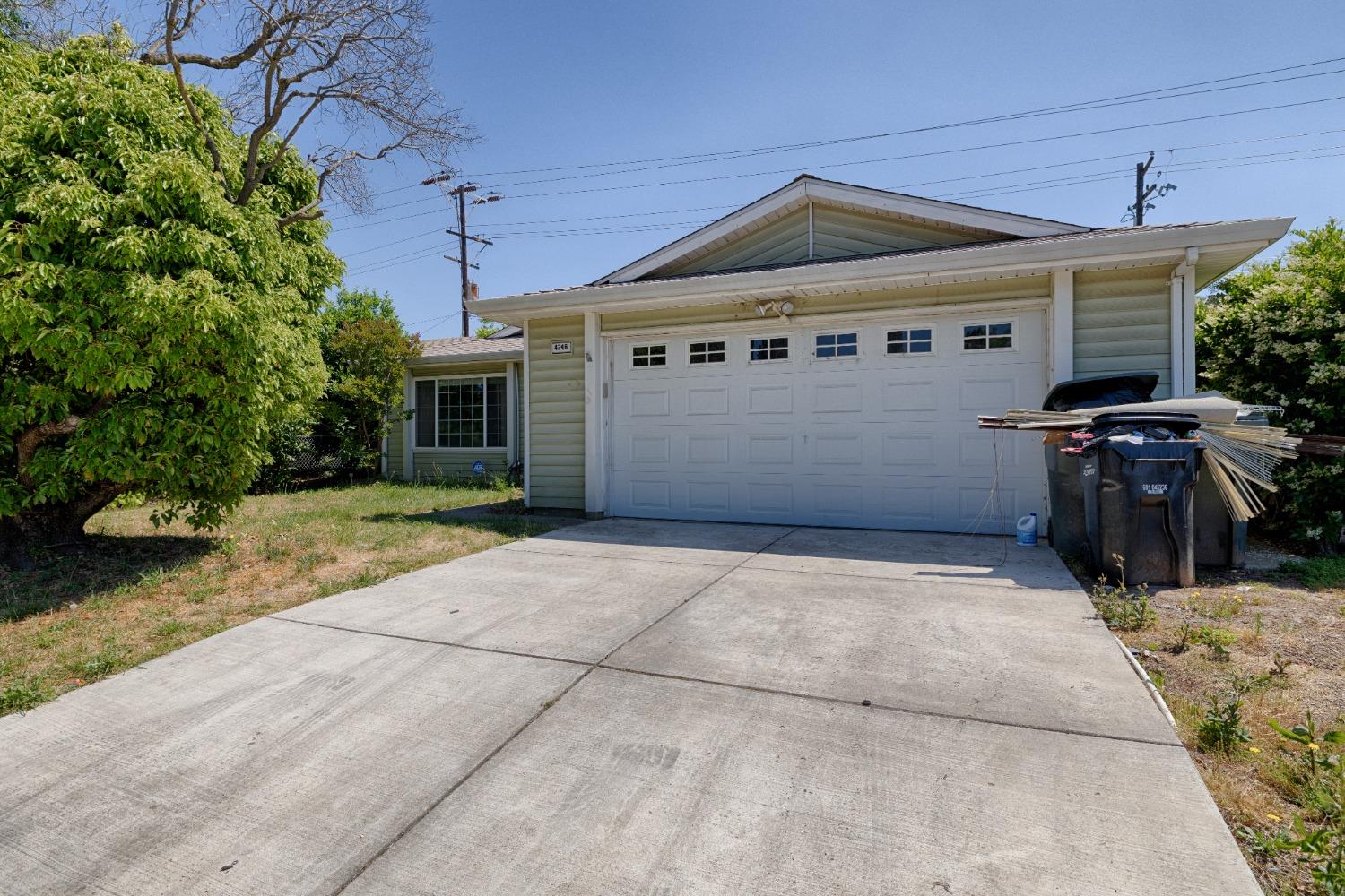 Detail Gallery Image 2 of 28 For 4246 Galbrath Dr, North Highlands,  CA 95660 - 4 Beds | 2 Baths
