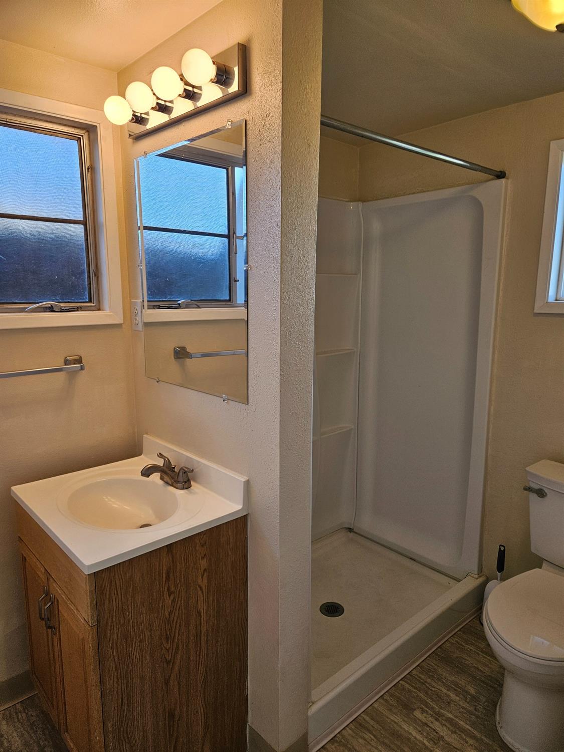 Detail Gallery Image 9 of 9 For 5312 61st St, Sacramento,  CA 95820 - 3 Beds | 2 Baths