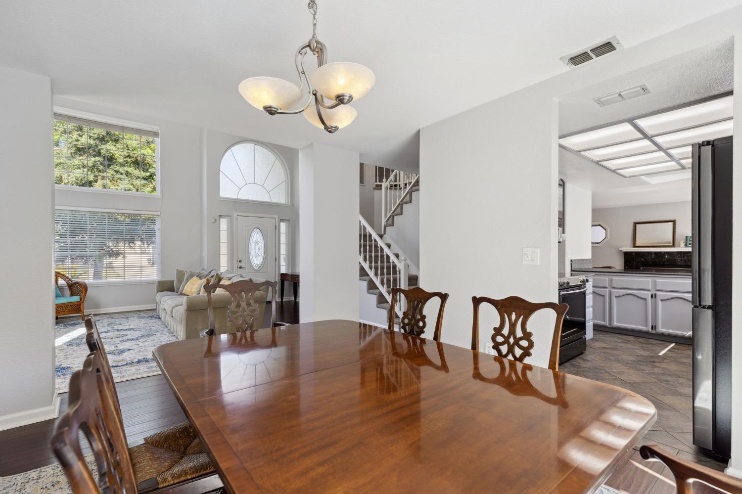 Detail Gallery Image 14 of 40 For 1535 E Colonial Pkwy #E,  Roseville,  CA 95661 - 4 Beds | 2/1 Baths