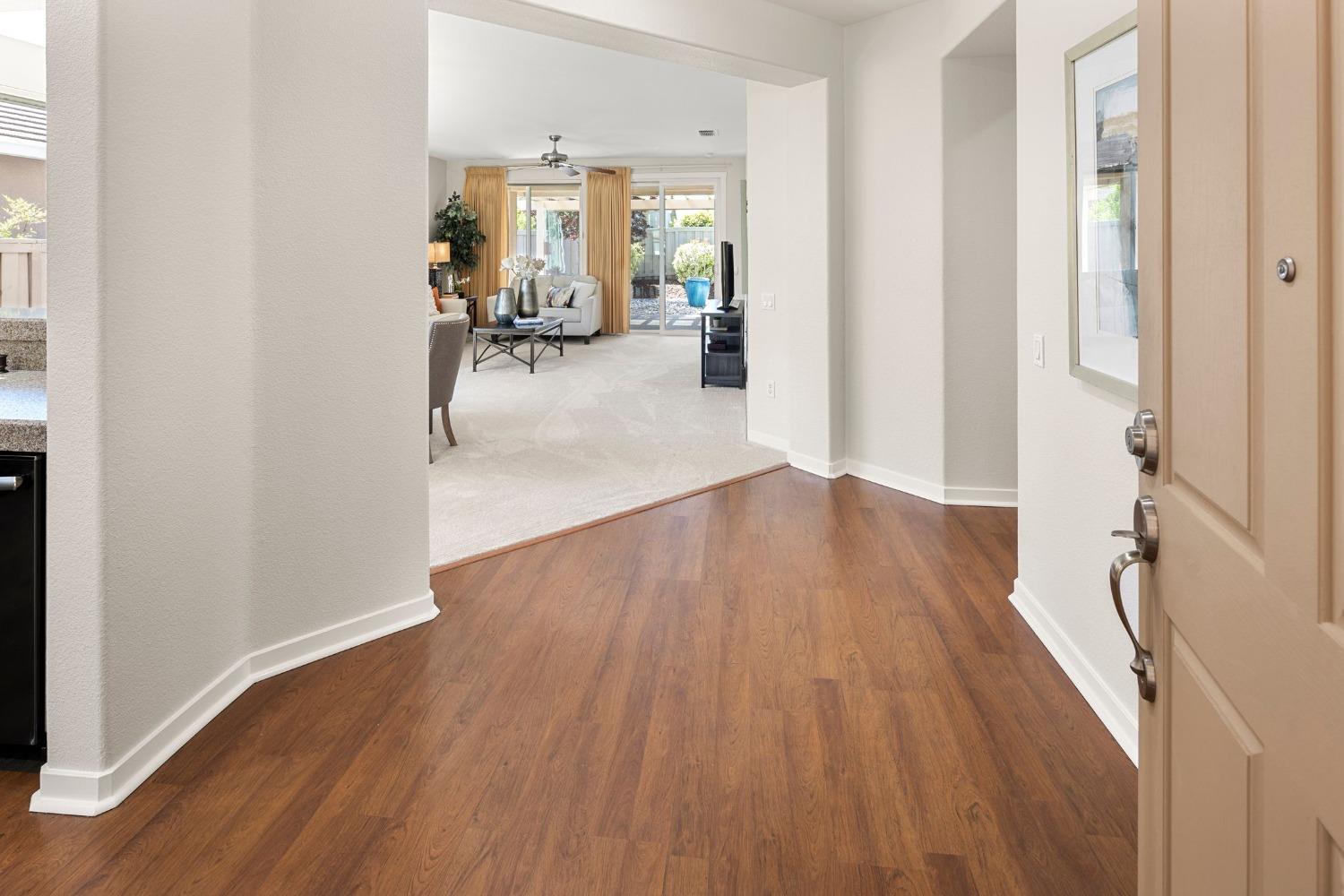 Detail Gallery Image 5 of 42 For 1239 Hawthorne Ln, Lincoln,  CA 95648 - 2 Beds | 2 Baths