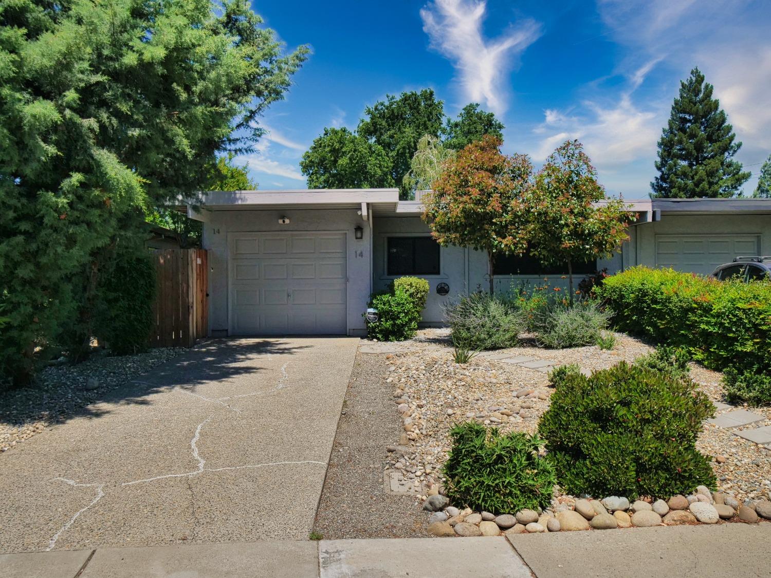 Detail Gallery Image 1 of 52 For 14 Blue Heron Ct, Sacramento,  CA 95833 - 2 Beds | 2 Baths