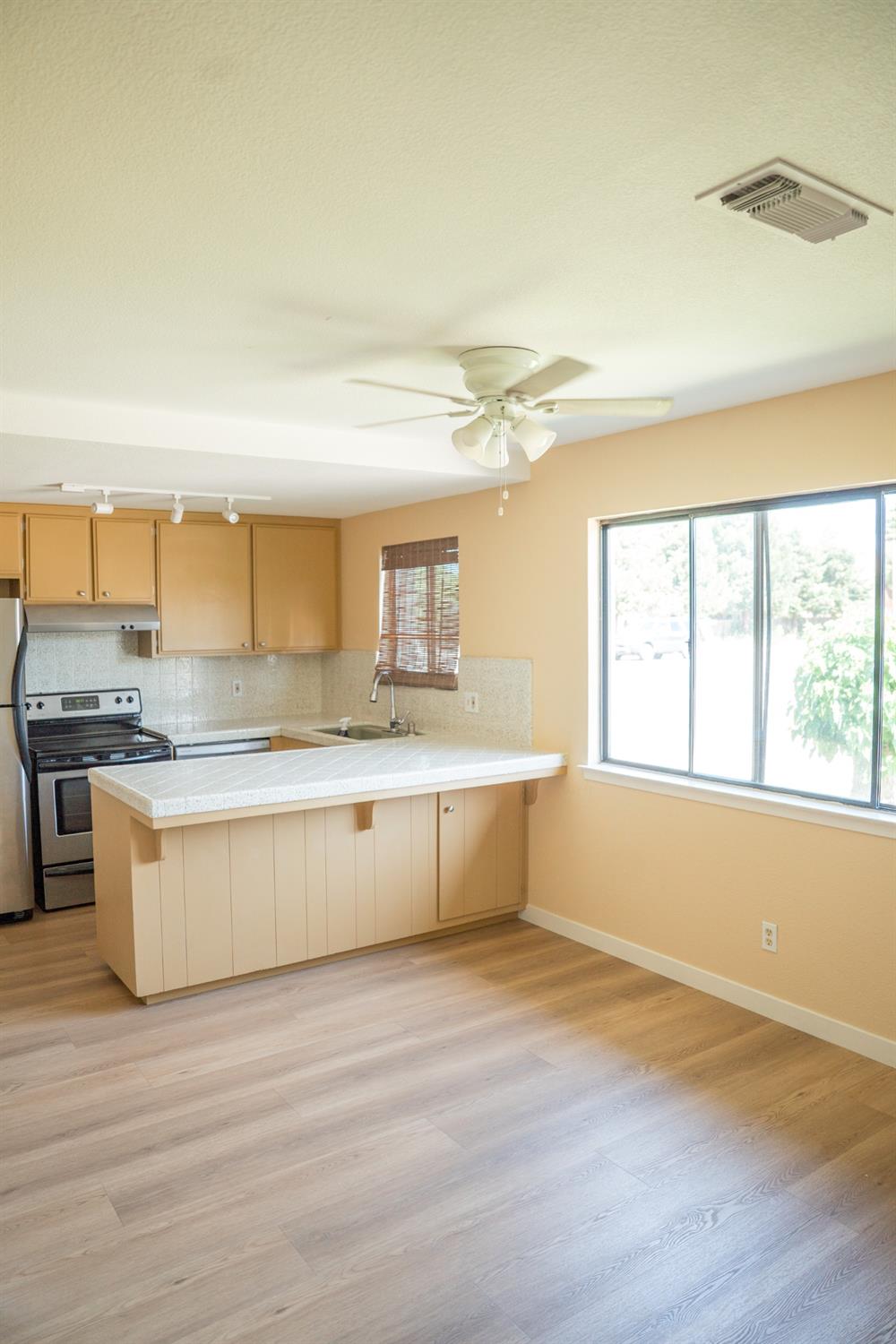 Detail Gallery Image 7 of 48 For 5100 Janell Way, Carmichael,  CA 95608 - 4 Beds | 4 Baths