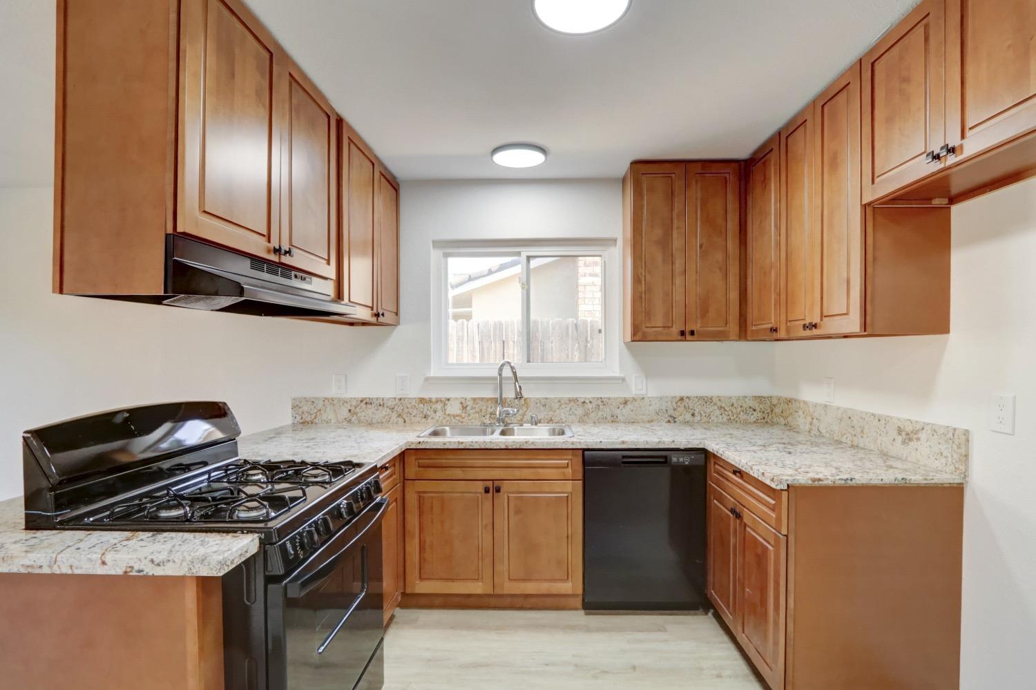Detail Gallery Image 16 of 41 For 7915 Center Pkwy, Sacramento,  CA 95823 - 3 Beds | 1/1 Baths