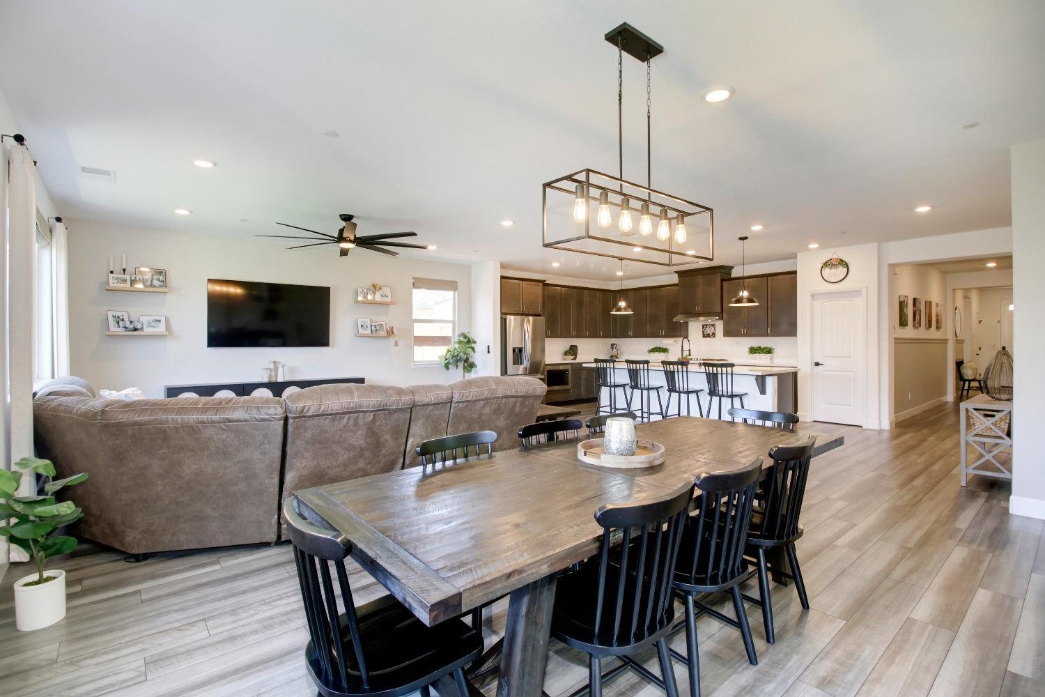 Detail Gallery Image 5 of 54 For 5480 Fandango Loop, Roseville,  CA 95747 - 4 Beds | 2/1 Baths