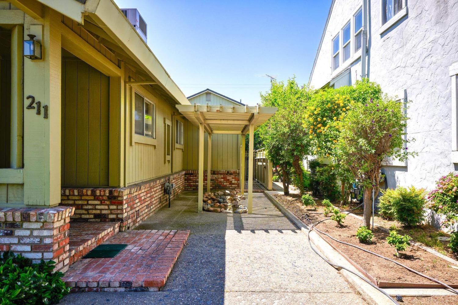Detail Gallery Image 7 of 53 For 211 N Maple, Manteca,  CA 95336 - 3 Beds | 1 Baths