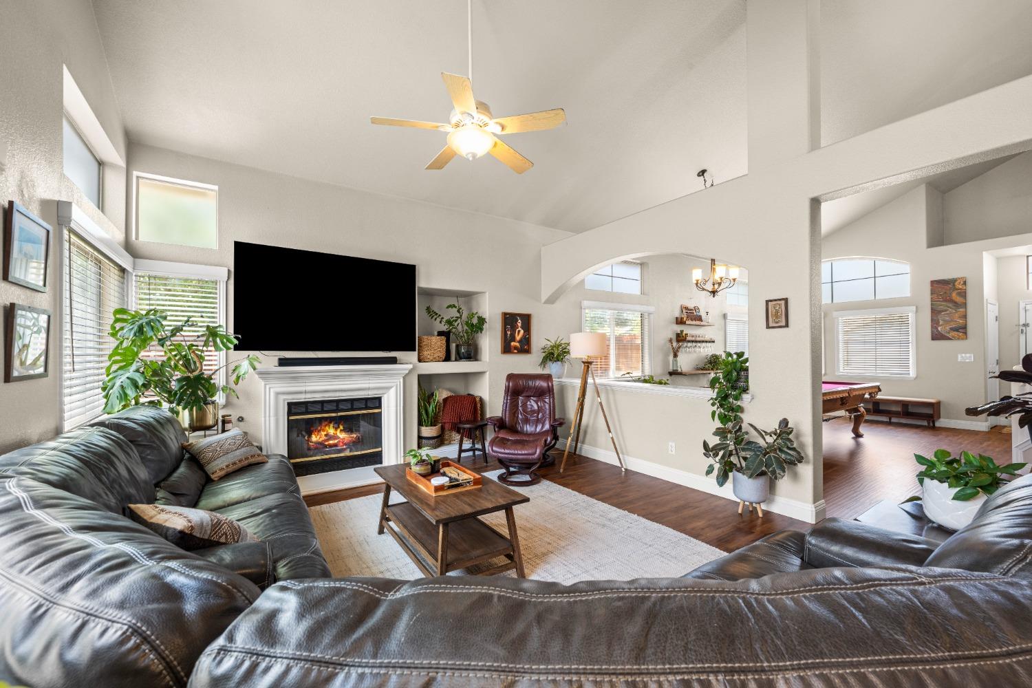 Detail Gallery Image 10 of 42 For 2106 Cargill Way, Roseville,  CA 95747 - 4 Beds | 2/1 Baths
