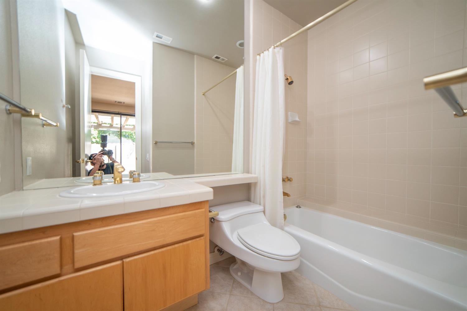 Detail Gallery Image 39 of 94 For 11457 Huntington Village Ln, Gold River,  CA 95670 - 4 Beds | 4/2 Baths