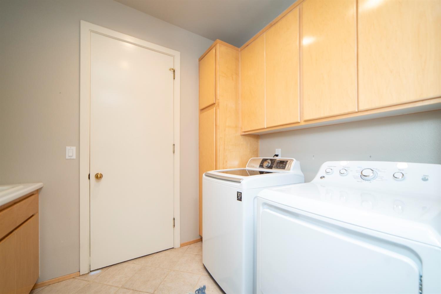 Detail Gallery Image 23 of 94 For 11457 Huntington Village Ln, Gold River,  CA 95670 - 4 Beds | 4/2 Baths