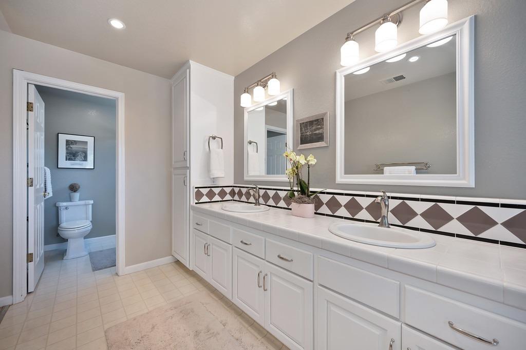 Detail Gallery Image 43 of 80 For 815 La Paz Dr, Davis,  CA 95618 - 4 Beds | 3 Baths