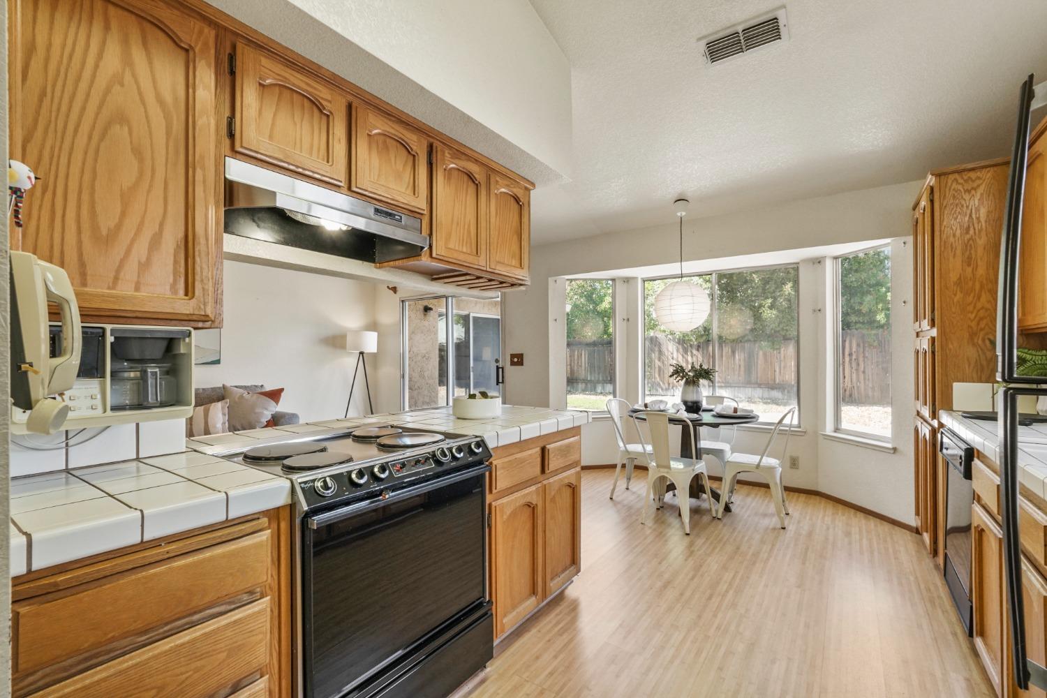 Detail Gallery Image 20 of 38 For 8329 Honeycomb Way, Sacramento,  CA 95828 - 3 Beds | 2 Baths