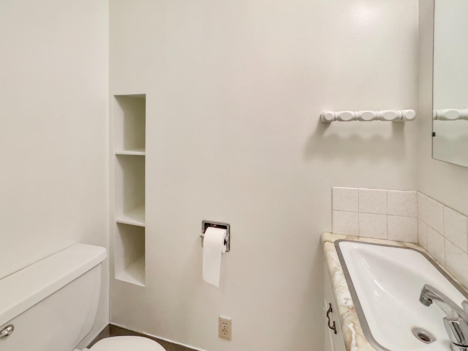 Detail Gallery Image 14 of 22 For 224 Manor Dr, Grass Valley,  CA 95945 - 3 Beds | 2/1 Baths