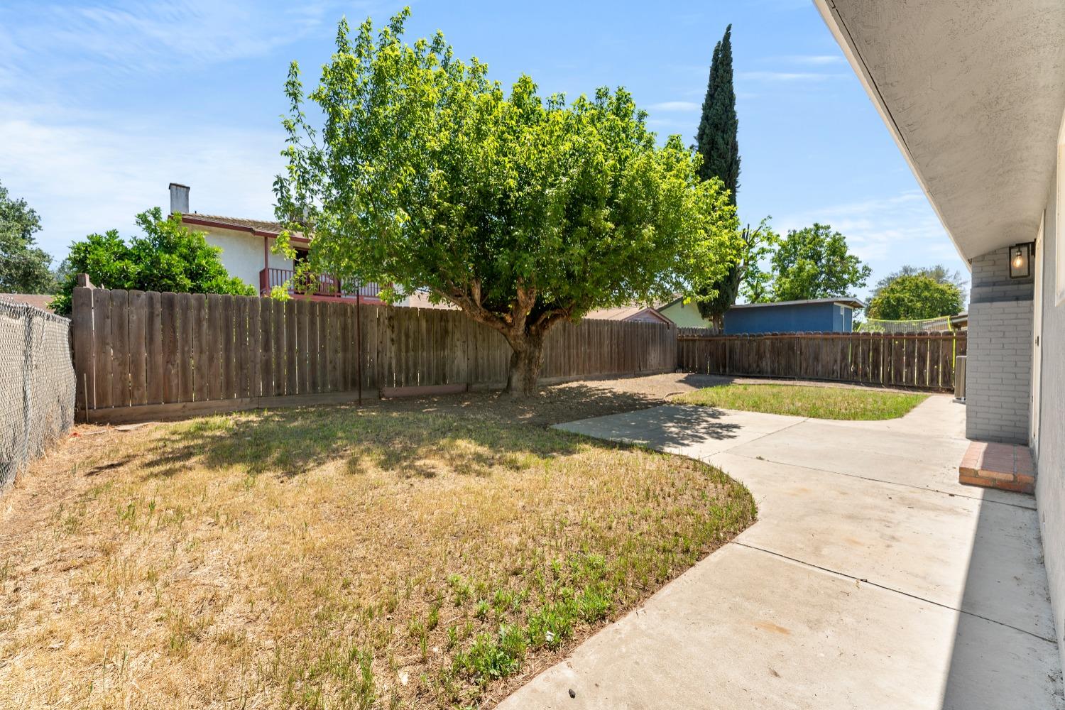 Detail Gallery Image 14 of 17 For 332 N Lower Sacramento Rd, Lodi,  CA 95242 - 4 Beds | 2 Baths