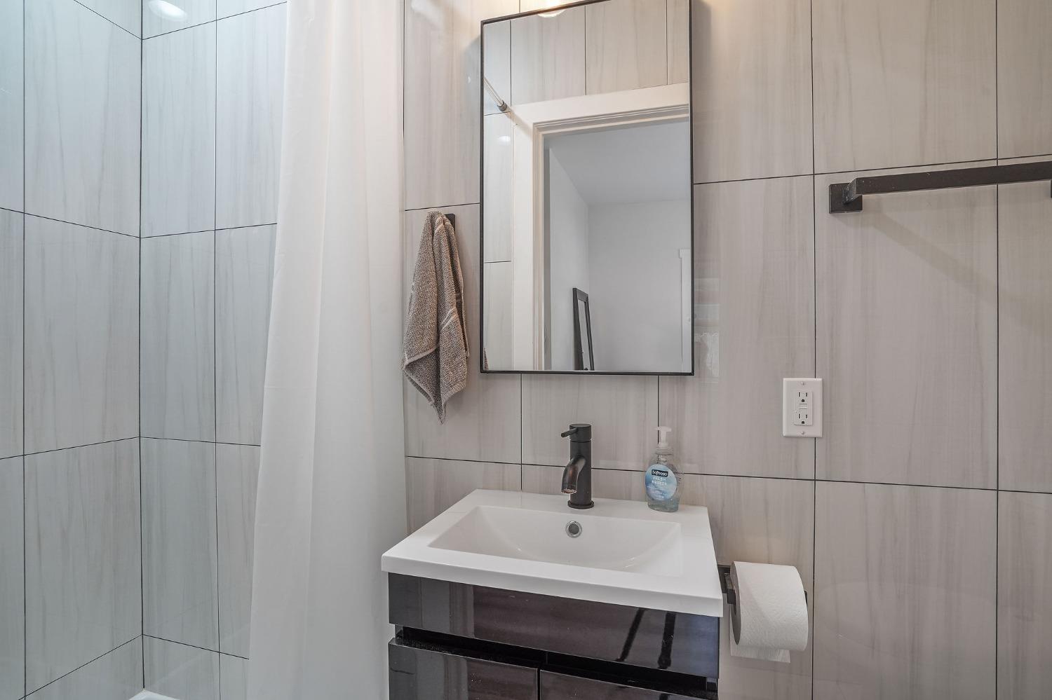 Detail Gallery Image 16 of 27 For 2640 17th St, Sacramento,  CA 95818 - 2 Beds | 2 Baths