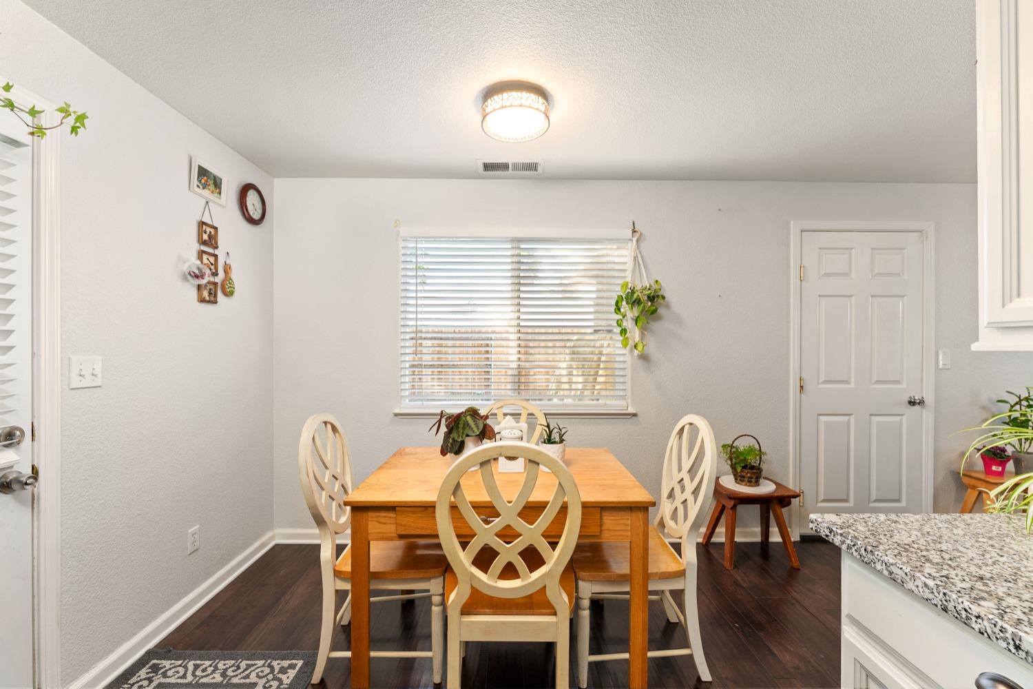 Detail Gallery Image 17 of 52 For 6353 La Cienega Dr, North Highlands,  CA 95660 - 3 Beds | 2 Baths