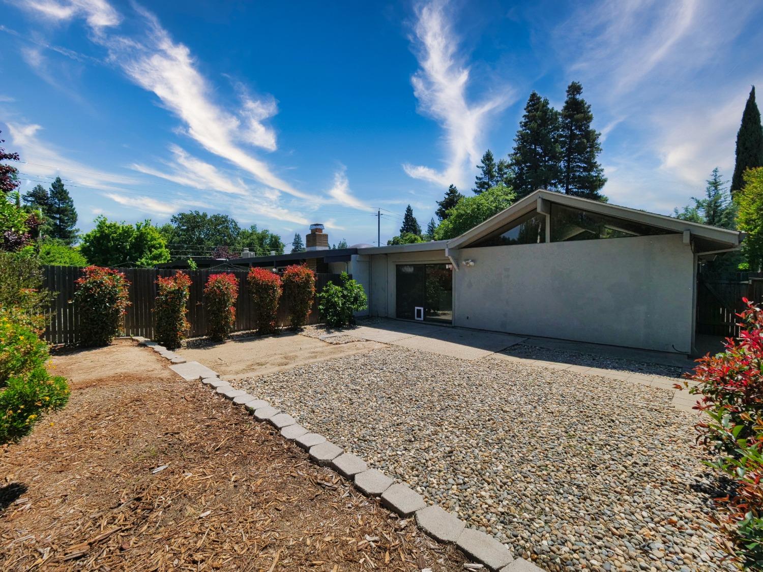 Detail Gallery Image 7 of 52 For 14 Blue Heron Ct, Sacramento,  CA 95833 - 2 Beds | 2 Baths