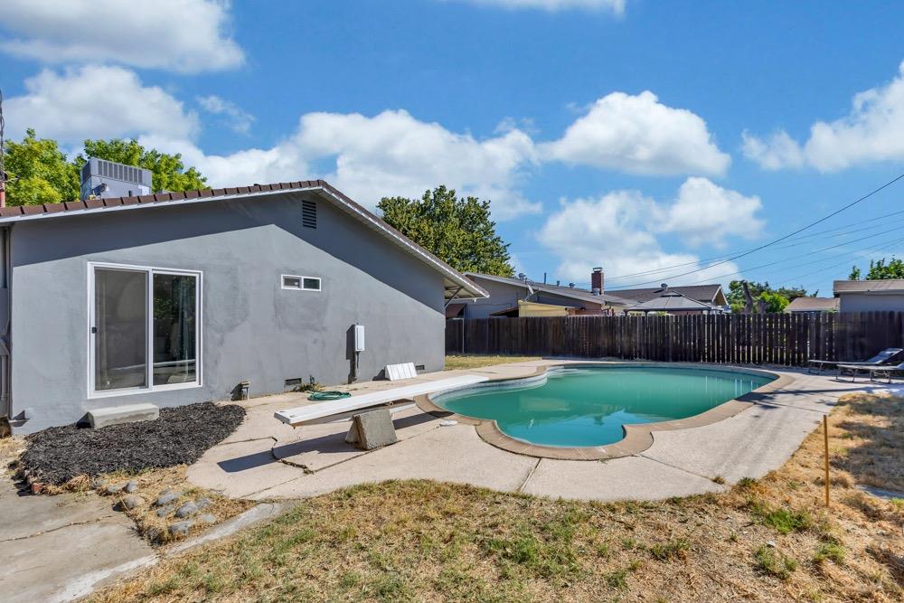 Detail Gallery Image 16 of 19 For 1600 Akron Way, Sacramento,  CA 95822 - 3 Beds | 2 Baths