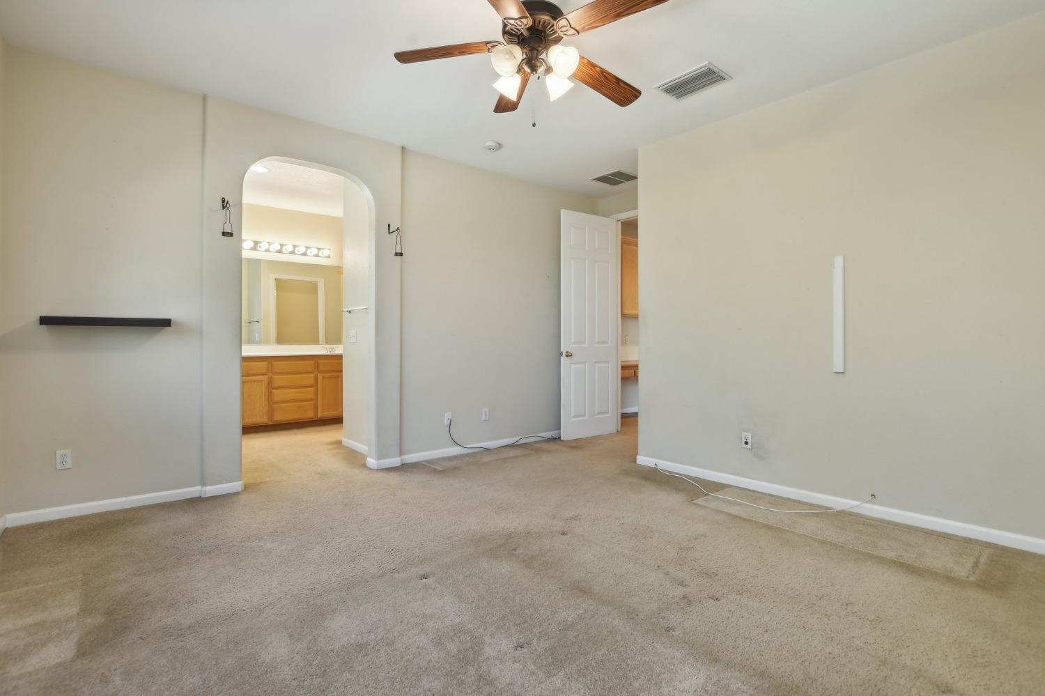 Detail Gallery Image 19 of 37 For 9424 Cristo Way, Elk Grove,  CA 95758 - 5 Beds | 3/1 Baths