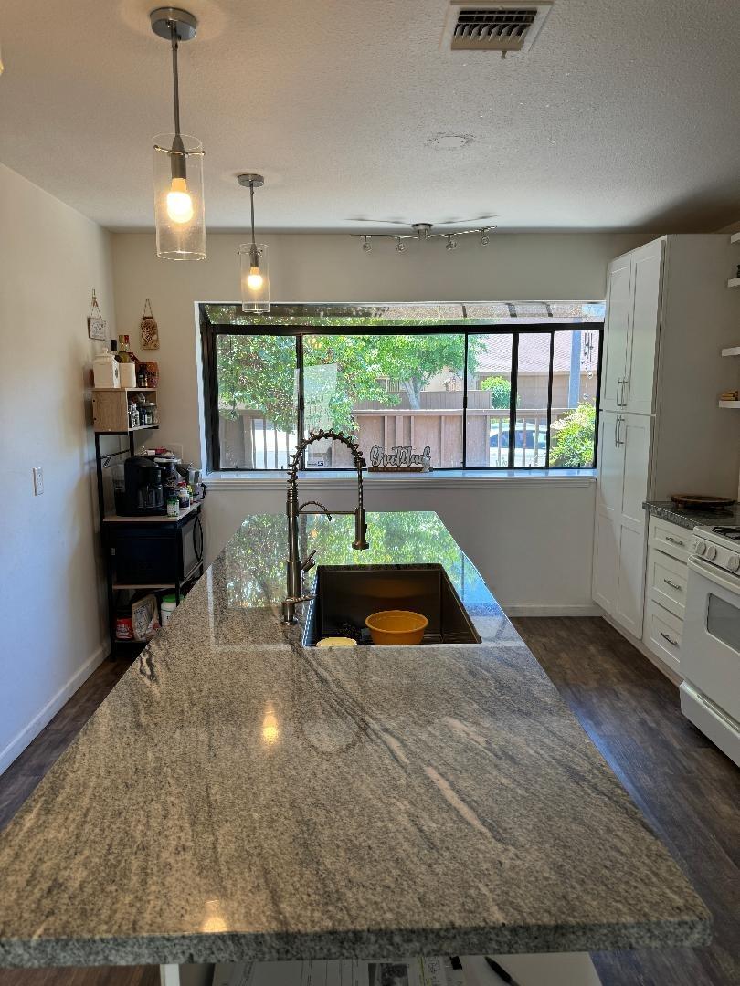 Detail Gallery Image 3 of 20 For 1821 Laurel Oak Drive, Modesto,  CA 95354 - 2 Beds | 2 Baths