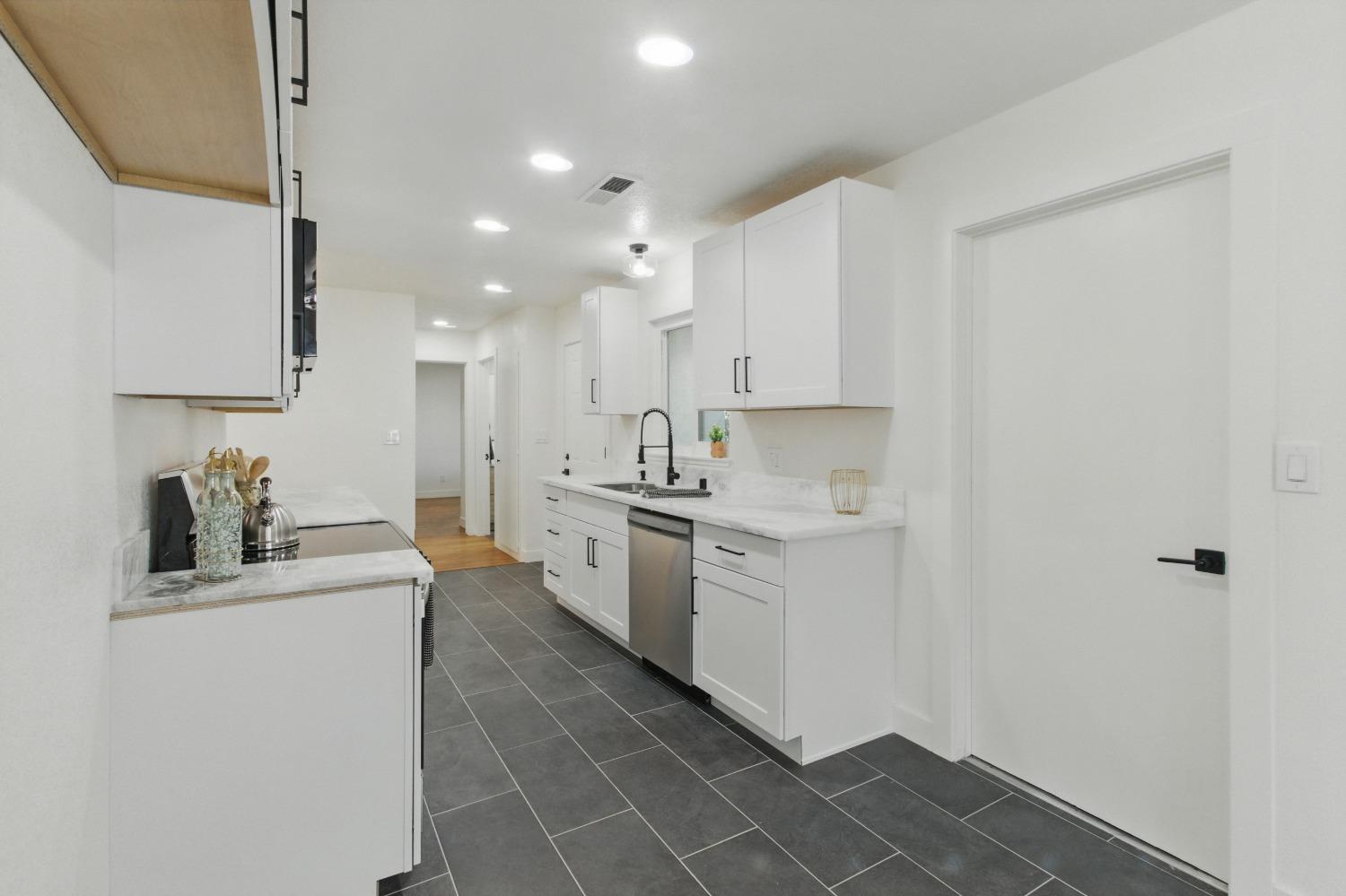 Detail Gallery Image 12 of 70 For 2237 Edwards St, Marysville,  CA 95901 - 4 Beds | 2/1 Baths