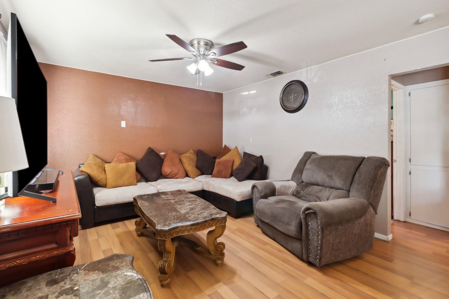 Detail Gallery Image 3 of 37 For 1724 Belt Way, Sacramento,  CA 95832 - 4 Beds | 2 Baths