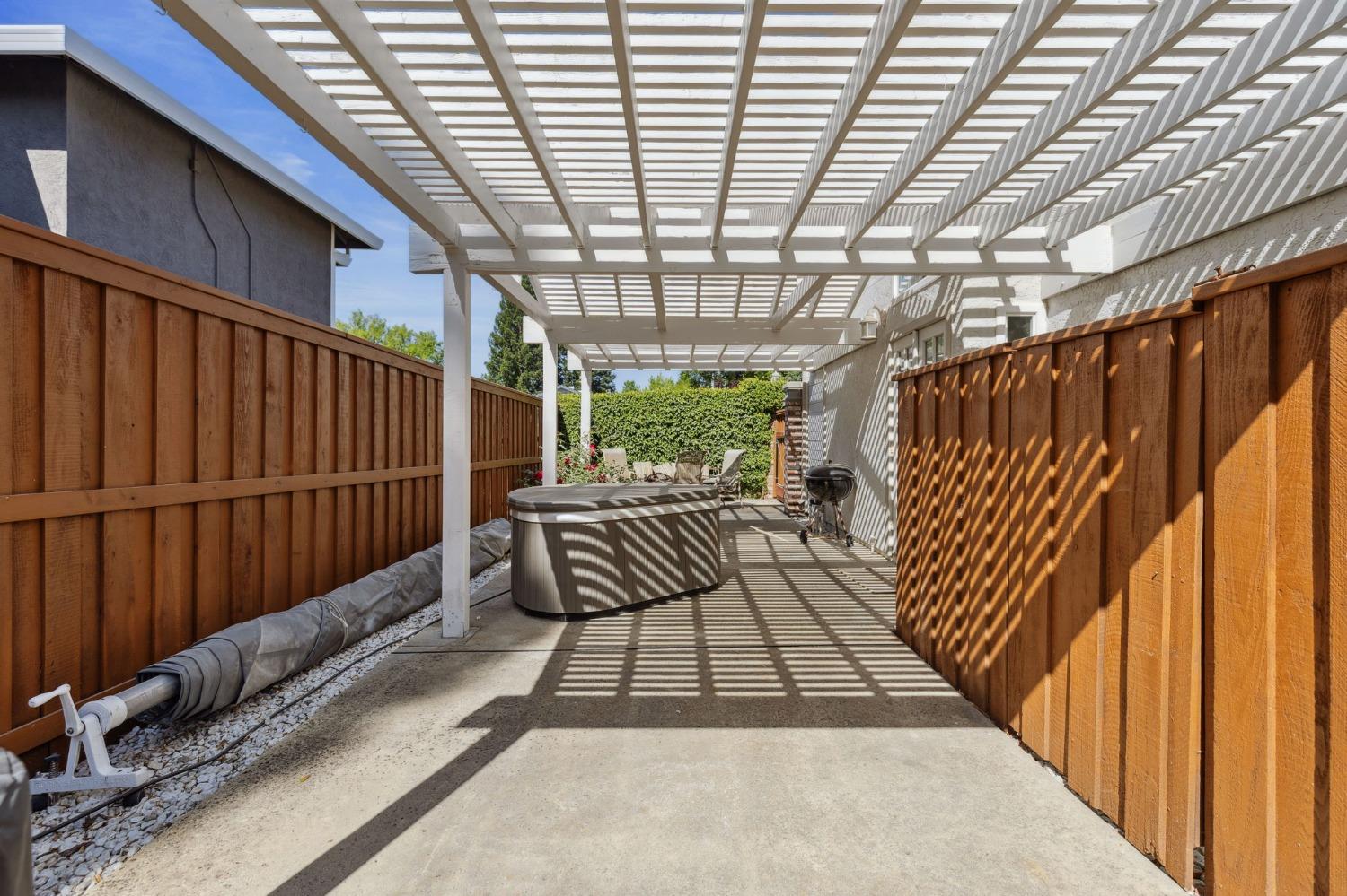 Detail Gallery Image 22 of 40 For 1535 E Colonial Pkwy #E,  Roseville,  CA 95661 - 4 Beds | 2/1 Baths