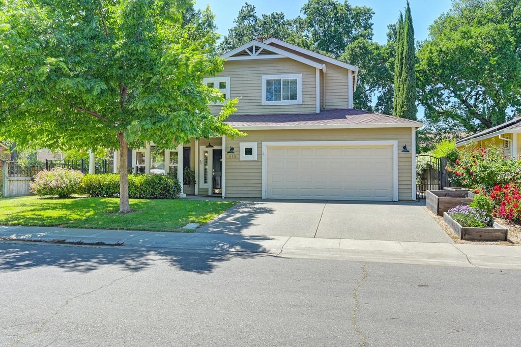 Detail Gallery Image 1 of 80 For 815 La Paz Dr, Davis,  CA 95618 - 4 Beds | 3 Baths