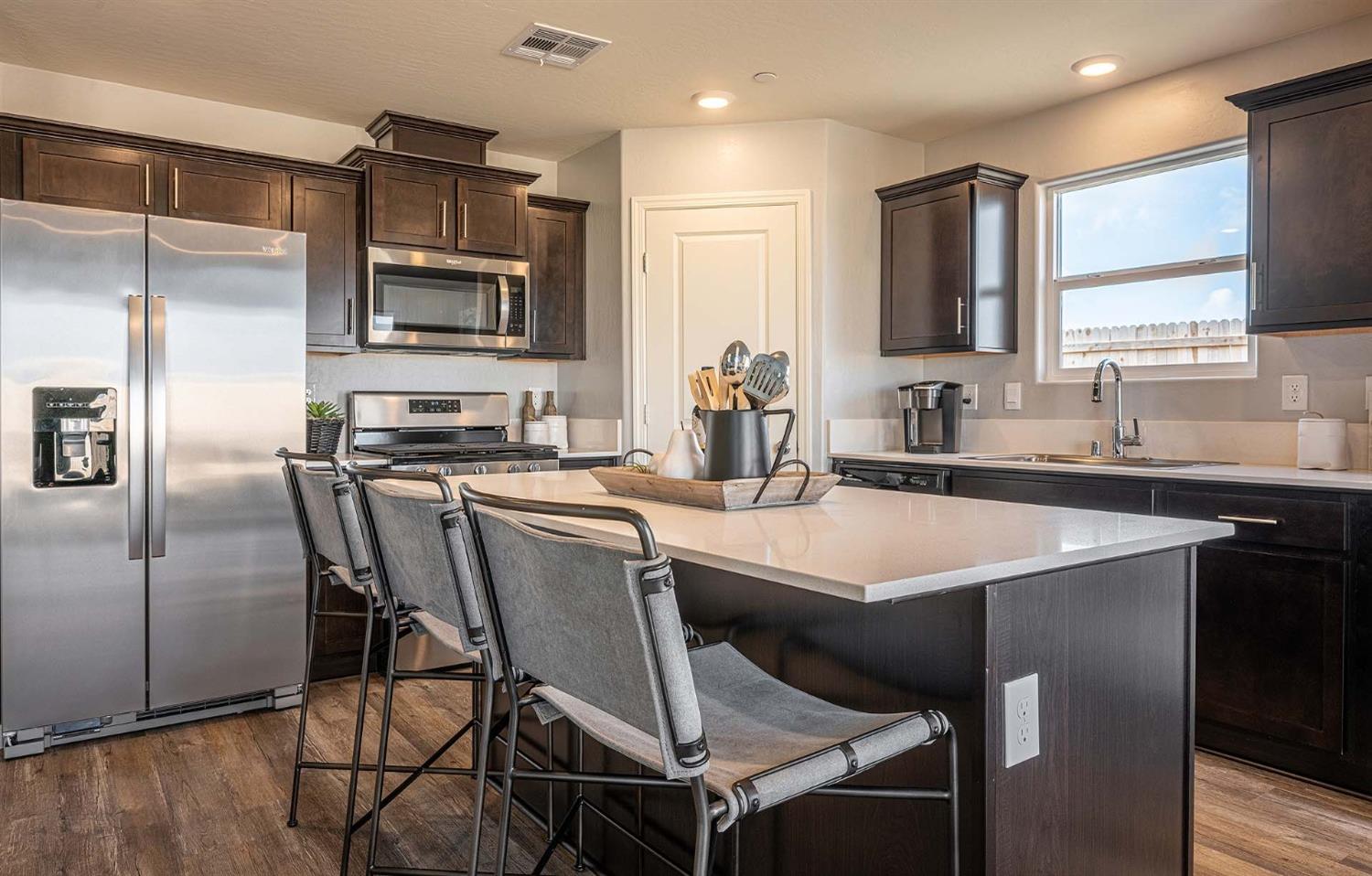 Detail Gallery Image 2 of 19 For 4081 Cinnabar Ct #116 L,  Merced,  CA 95348 - 4 Beds | 2 Baths