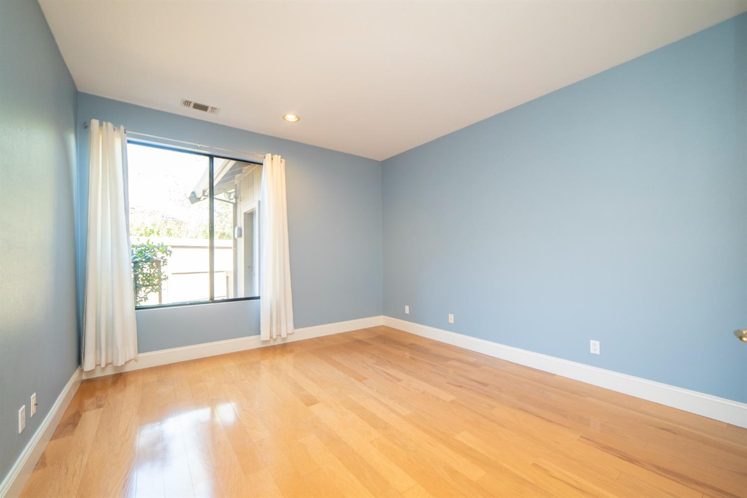 Detail Gallery Image 27 of 94 For 11457 Huntington Village Ln, Gold River,  CA 95670 - 4 Beds | 4/2 Baths